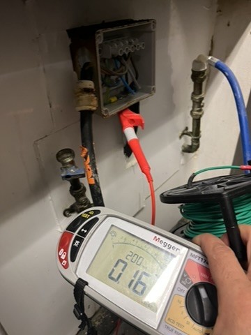 Checking earth bonding with a Megger multifunction tester